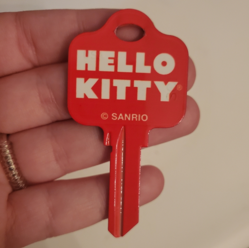 Hello Kitty - Picture 2 of 2